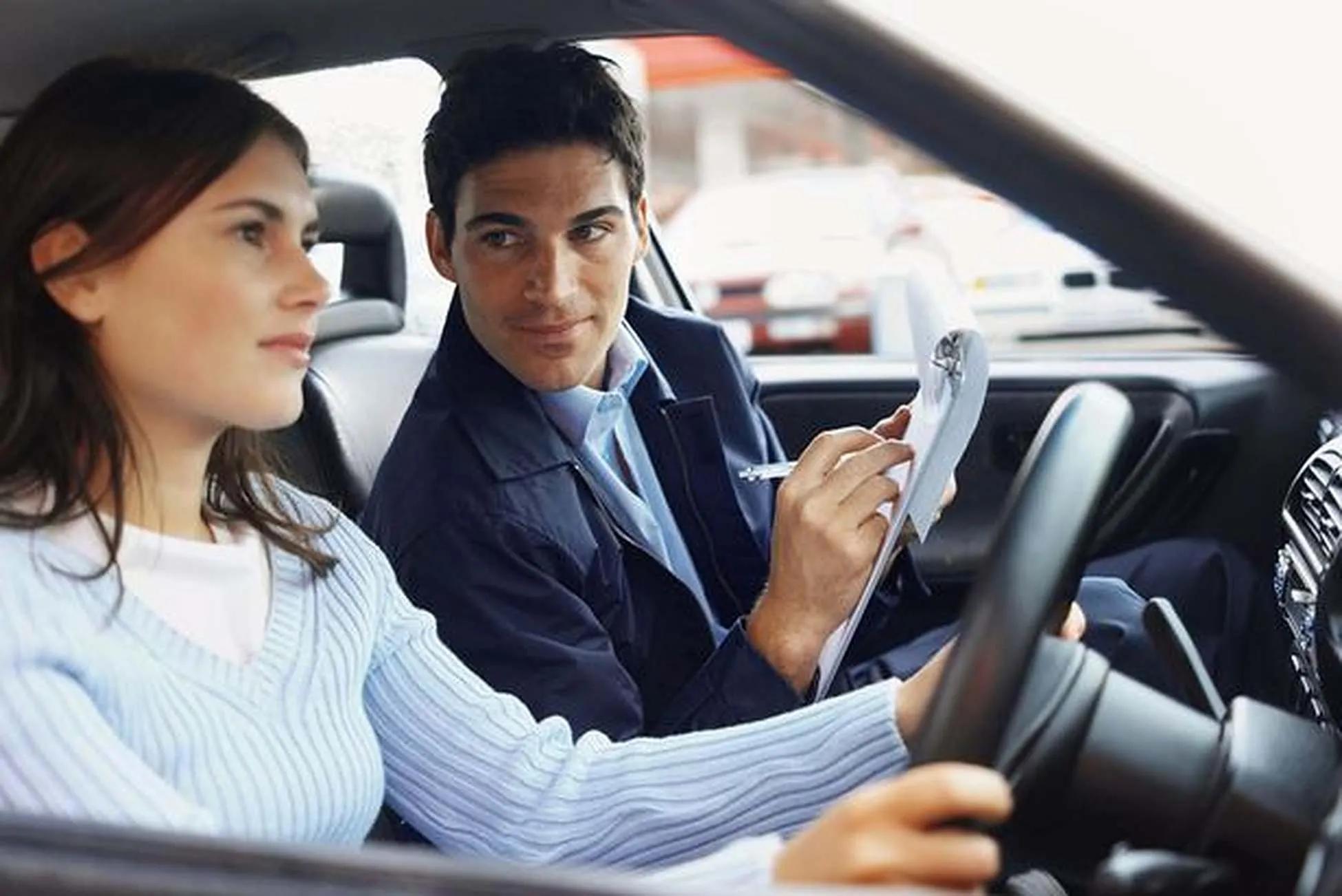 Automatic Driving Instructor Oldham | Local Guide